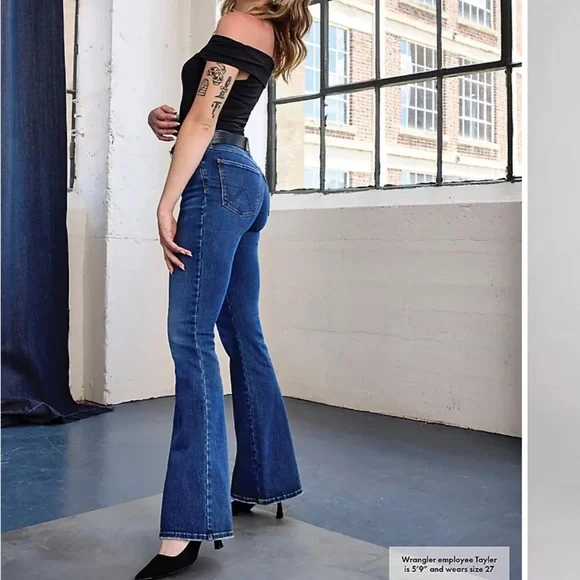 WOMEN'S WRANGLER BESPOKE HIGH RISE FLARE JEAN - Picture 1 of 3